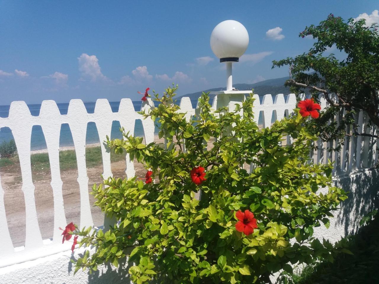 Вилла Per Mare Лутра-Ореас-Эленис Экстерьер фото